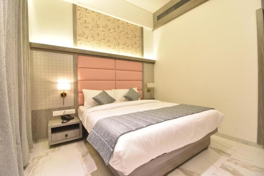 Glitz Hotels La Dahlia - Premium Thane Exterior foto