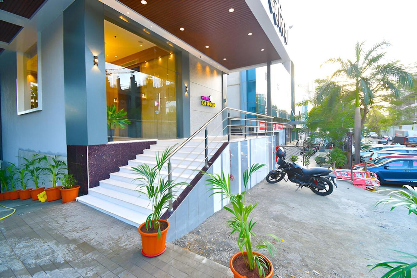 Glitz Hotels La Dahlia - Premium Thane Exterior foto
